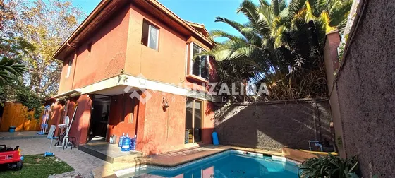 Casa En Venta De 4 Dorm. En Ñuñoa