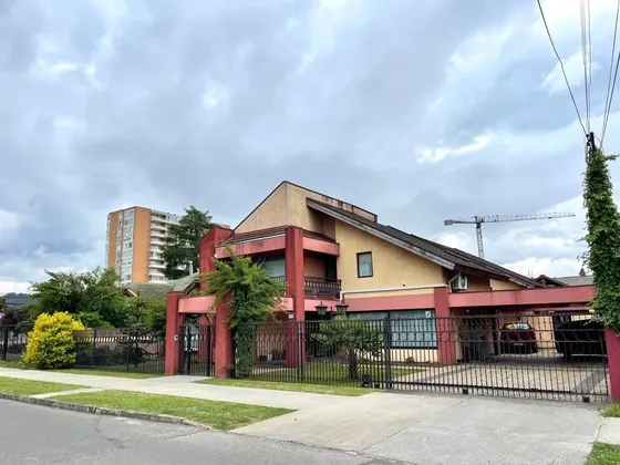 Gran Casa En Calle Dinamarca