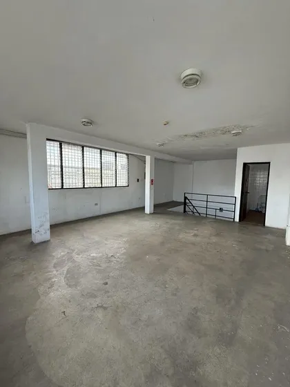 Michelle Vende Local Comercial San Blas Valencia Avenida Lara Vr-l /636