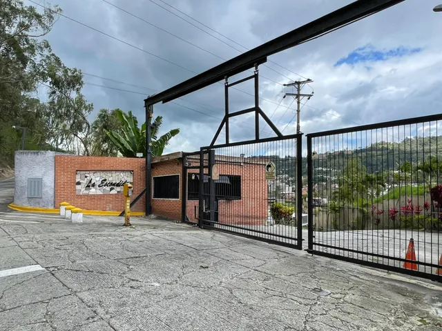 Apartamento En Venta En La Tahona. Residencias La Escondida. 80m², E.e
