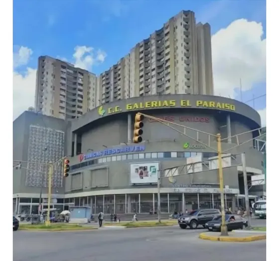 Local Comercial En El Centro Comercial Galerías El Paraíso