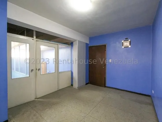Raiza Suarez Vende Oficina Ubicada En El Edificio Centro Comercial Y Residencial Ubicado En Pleno Corazón Comercial De Bqto 2 4 3 4 6 4 Muy Cercana  A La Antigua Sede De La Gobernación Del Estado Lara