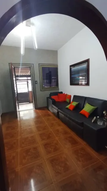 Se Vende Casa En Urb.guaicaipuro Cerca De La Av. Andrés Bello A Una Cuadra Del Mercado. Ma. Fda. Varela