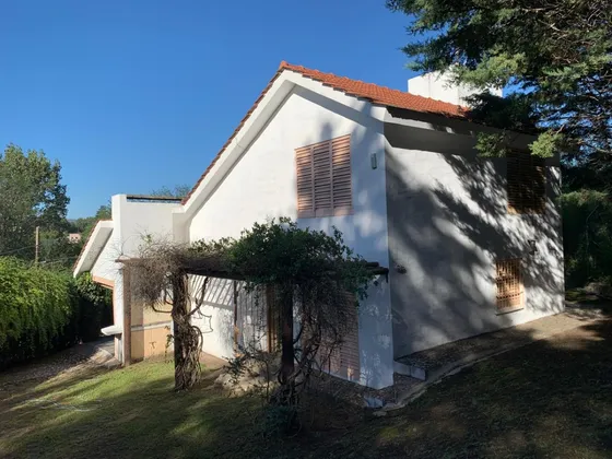 Alquiler Anual. Casa En San Antonio De Arredondo Con Piscina. 