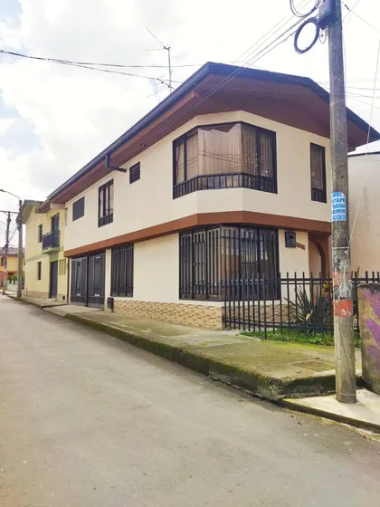 Vendo Casa Esquinera Amplia Barrio San Camilo 