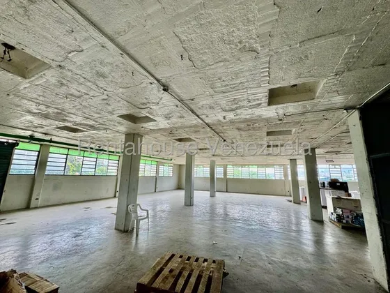 Planta Industrial En Alquiler En Los Ruices Con Vigilancia Privada