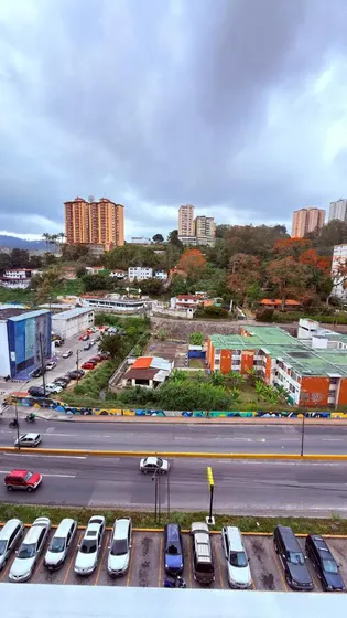 132m 4h 3b 1p Techado Vista A La Perimetral Original Para Remodelar Habitable Funcional Una De Las Habitaciones Es De Servicio Con Su Baño Gas Directo Piso Medio Bajo