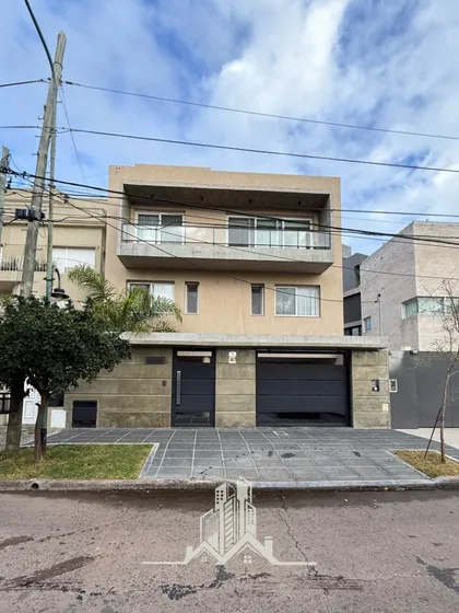Venta Excalusiva Casa - La Lucila - A Metros Del Río