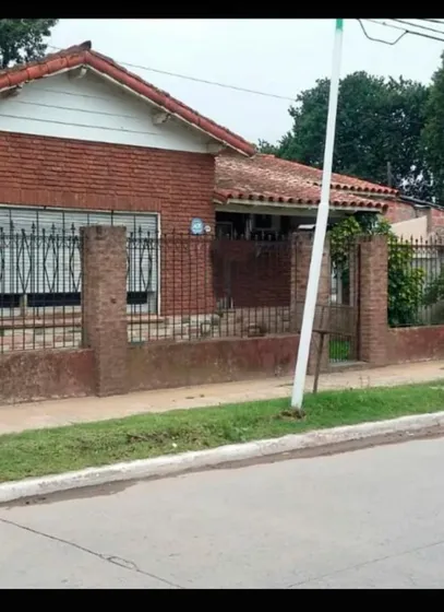 Casa En Venta - 4 Dormitorios 2 Baños - Cochera - 748mts2 - José C. Paz