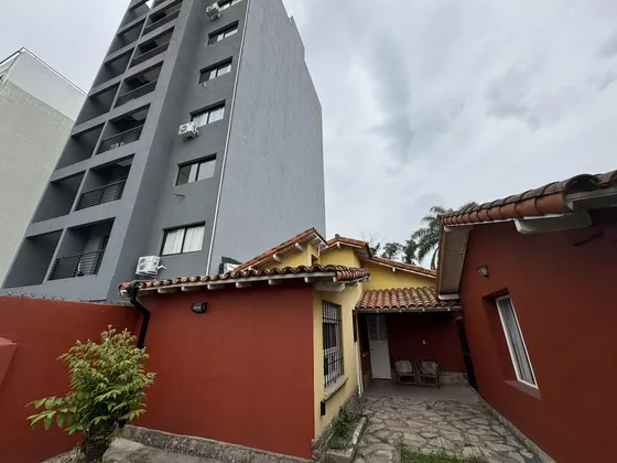 Venta Casa 4 Ambientes Con Amplio Lote En Moron