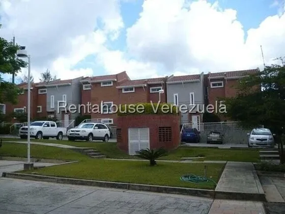 Townhouse En Alquiler En La Union  Bh