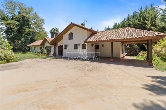 Casa En Venta De 5 Dorm. En Isla De Maipo