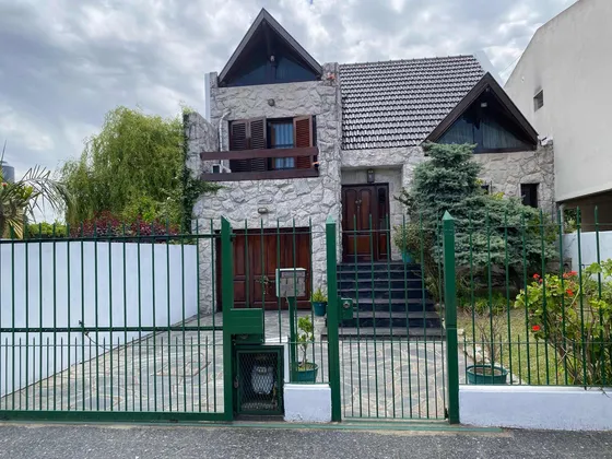 Vendo Chalet Calle  Congreso 400 Apta Crédito San A De Padua