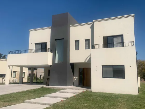 Venta Casa 5 Ambientes Prados Del Oeste