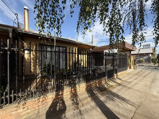Casa En Venta De 2 Dorm. En Chillán