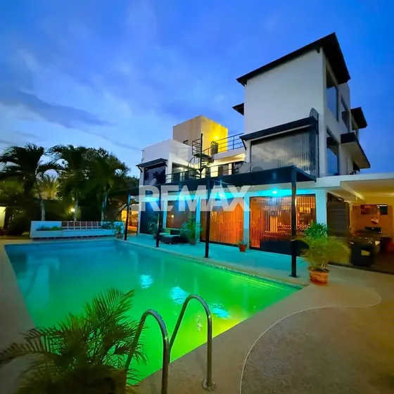 Casa Con Vista Al Mar En Paraíso 1, Municipio Maneiro, Isla De Margarita Cod: 1712