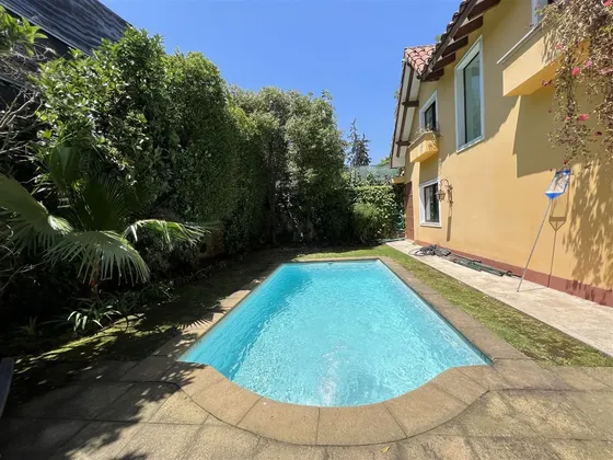 Casa En Arriendo De 5 Dorm. En Las Condes
