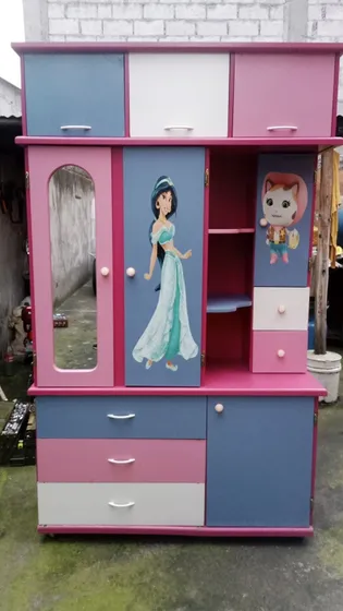 Vendo Bonito Armario Para Niña Buen Estado 