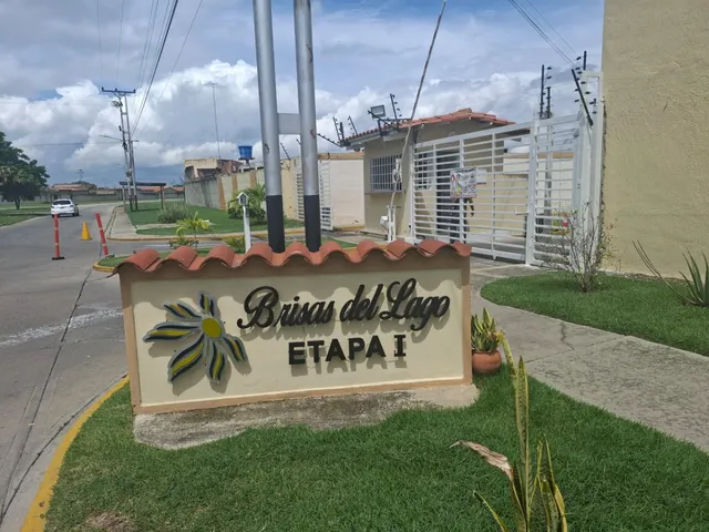 Johana Lazaro Vende Casa Remodelada En Brisas Del Lago. Etapa 1 Terreno 201,54mts²  **solo Clientes**