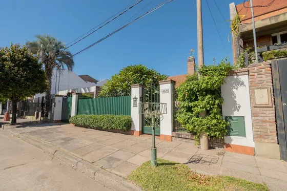 Casa De 2 Dormitorios A Metros De La Costanera