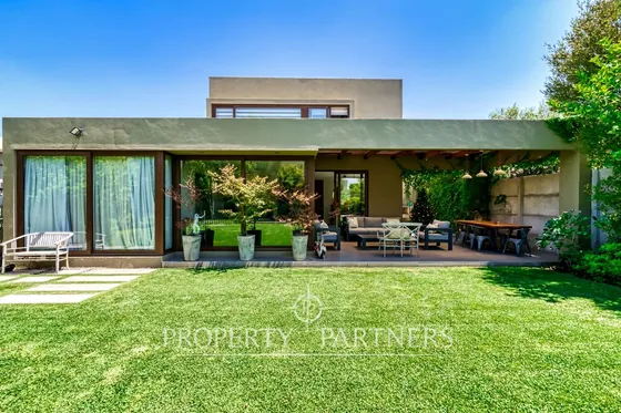 Moderna Casa En Excelente Estado En Condominio Con...