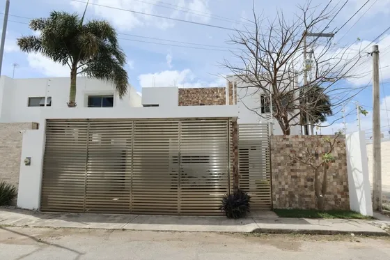 Casa En Esquina En Venta En Temozón