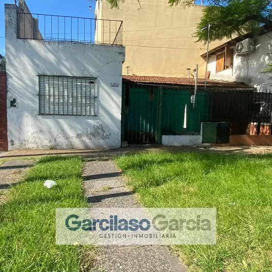 Casa  En Venta En Castelar, Morón, G.b.a. Zona Oeste