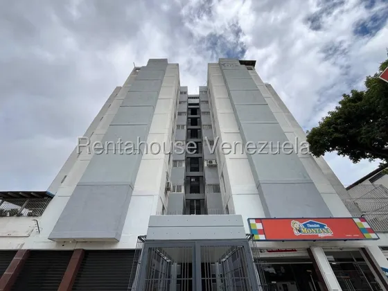 #*25-24348 Espacioso Apartamento En Venta En El Centro De Barquisimeto, Lara. Adelaida Armeya