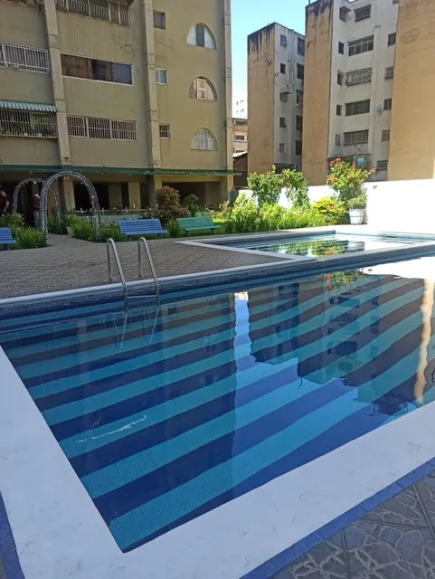 Se Vende Apartamento Piso Alt, Estuipenda Vista En La Candelaria Con 125m2. Agua Constante! Con Piscina. No Estacionamiento.  Ma. Fda. Varela  