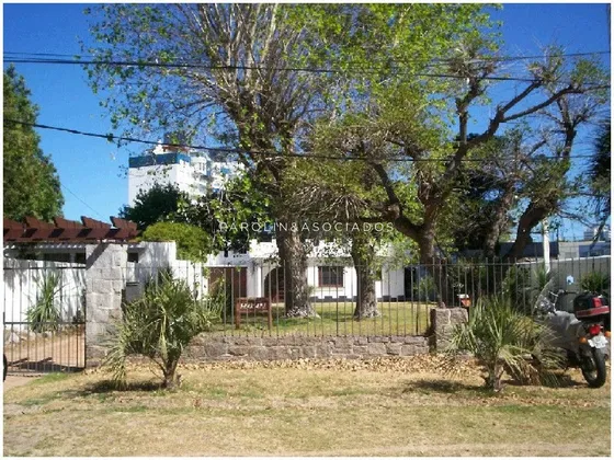 Casa En Venta Con 4 Dormitorios En Excelente Ubicación, Punta Del Este.