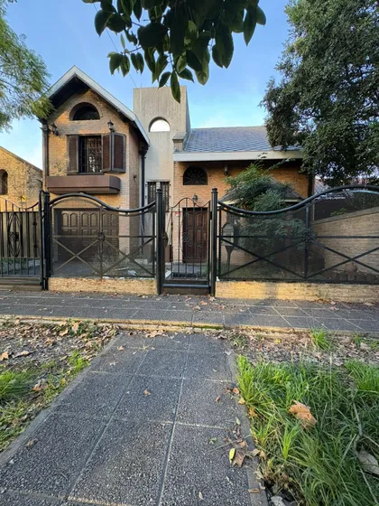 Chalet En Glew Venta - Buena Ubicación - Excelente Estado!