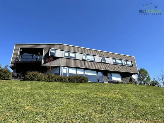 Casa En Venta De 5 Dorm. En Puerto Varas