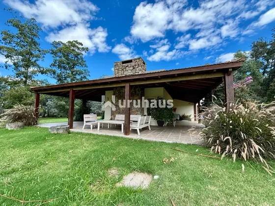 Casa En Venta De 2 Dormitorios En Punta Ballena