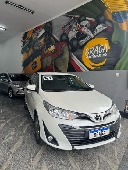 Toyota Yaris Sedán 1.5 Xl Plus Connect 16v Cvt 4p