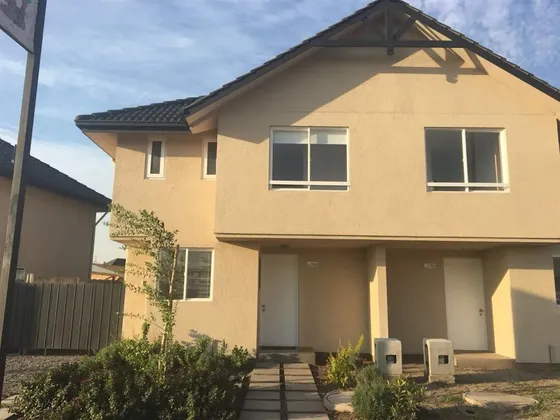 Casa En Venta De 3 Dorm. En Lampa
