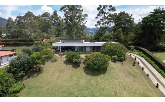 Espectacular Casa Moderna En Parcelación - Via Rionegro La Ceja