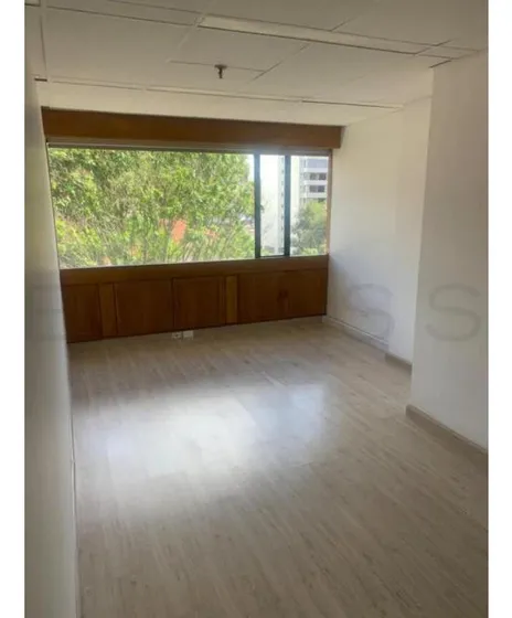 Oficina En Arriendo/venta En Chico Norte. Cod V5945