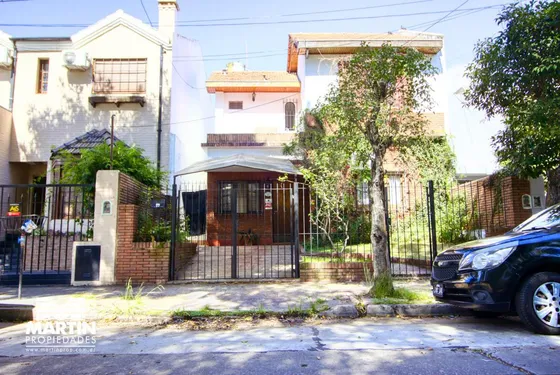 Casa En Venta Apta Crédito. 5 Amb Con Jardín Y Jardín De Invierno En Olivos