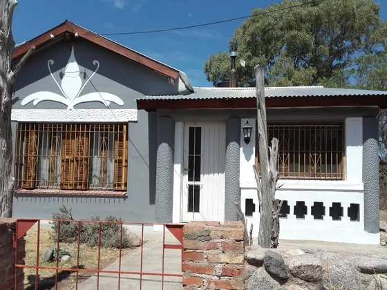 Venta Casa 2 Dormitorios Barrio Santa Isabel Con Cochera