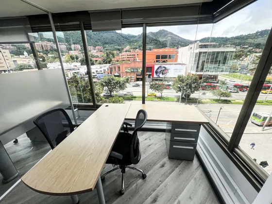 Oficina En Arriendo En Santa Barbara-usaquén. Cod A2098