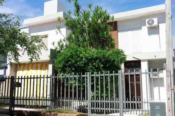 Casa En Venta - 3 Dormitorios 4 Baños - Cochera - 333mts2 - Vuelta Del Paraguayo, La Costa