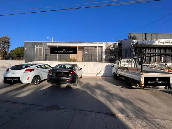 Arriendo Propiedad Uso Comercial En Sector Con Alt...