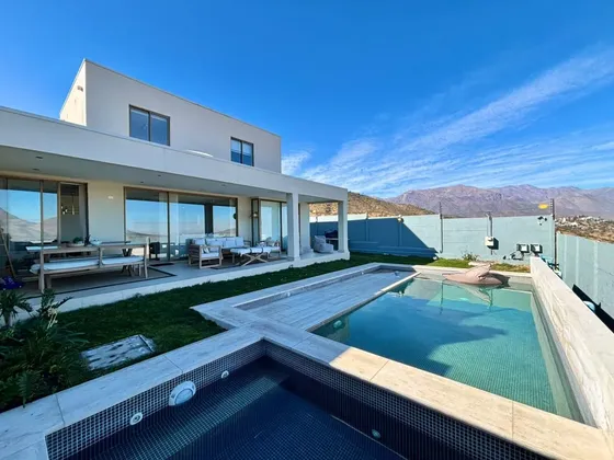 Casa En Condominio En El Huinganal