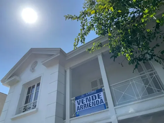 Vendo Casa Comercial. E. Yañez/ Los Leones