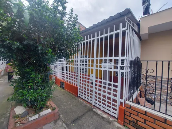 Casa En Venta En Portales De Confamdi. Cod V8014566