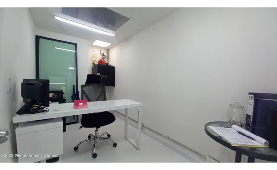 Comercial En  Nuevo Country Rah Co: 25-1294