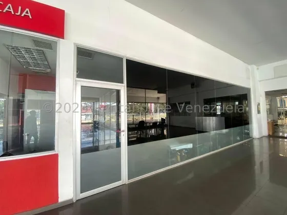 Daniela Linarez Vende Locales Comerciales De 2.800m2 Cuenta Con Toda La Maquinaria Ubicada En Avenida Principal Al Oeste De La Ciudad De Barquisimeto Visitalo!                                         