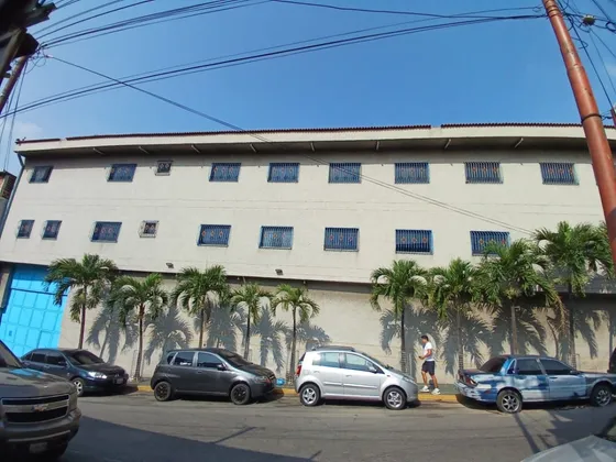 Edificio Industrial Con Galpón En Catia, Caracas. Bv