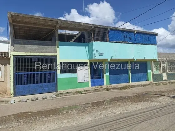 Andreymar Canelón Vende Edificio Con Excelente Ubicación Residencial O Comercial, Proyecto De 5 Apartamentos, Locales, Listos Para Trabajar Y Tanque Subterráneo.