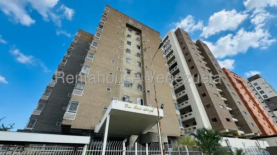 Jip 26-17070. Rentahouse Vende Moderno Apartamento De 3 Hab, Hab Principal Con Vertier, 2 Baños, 2 P/e, Cocina Equipada Con Electrodomesticos De Alta Gama. Urb. Base Aragua. Maracay